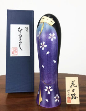 Bambola Kokeshi Hana no michi - Strada fiorita