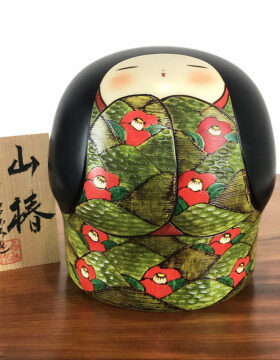 Pregiata kokeshi "Yamatsubaki" - "Camelia di Montagna" di Fumio Tomidokoro