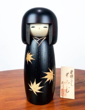 Bambola Kokeshi Zōgan Momiji - Acero
