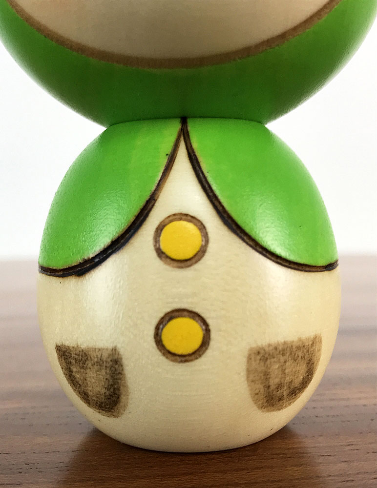 Bambola Kokeshi Kumazukin chan - Orso con cappuccio (verde) - immagine 6