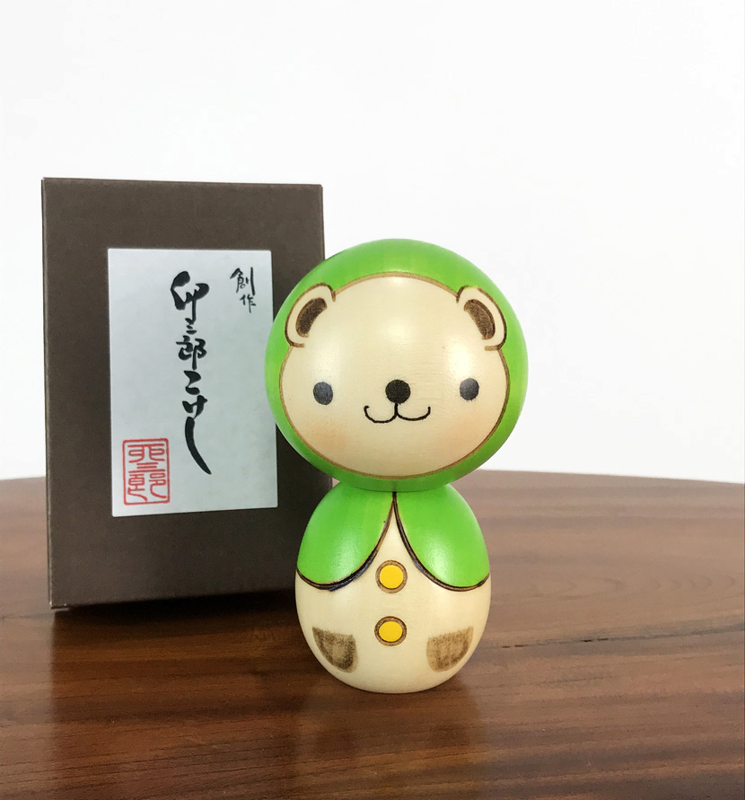 Bambola Kokeshi Kumazukin chan - Orso con cappuccio (verde) - immagine 8