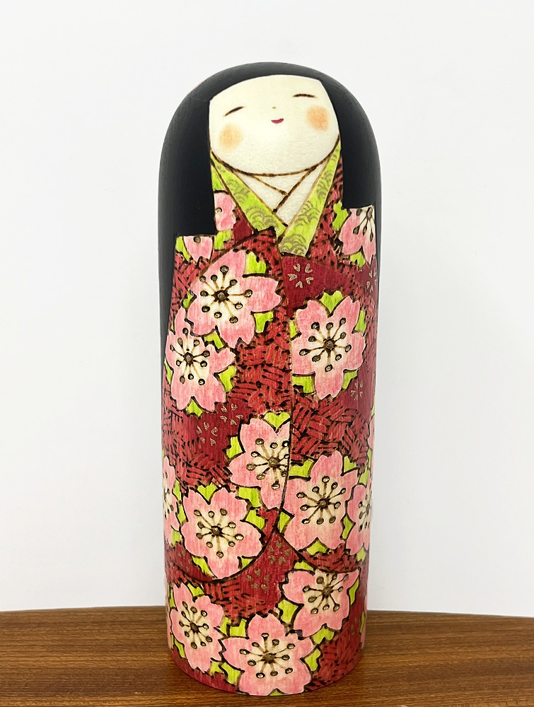 Elegante Kokeshi "Hanasugata" - "Essenza dei Fiori" di Fumio Tomidokoro