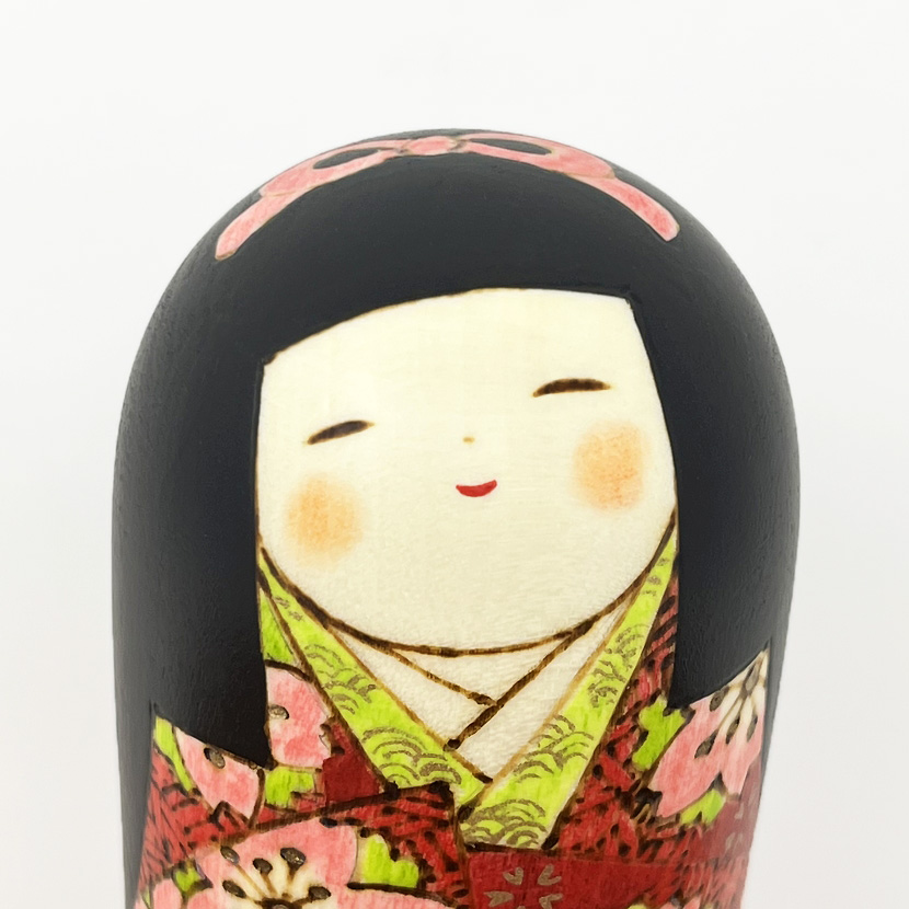 Elegante Kokeshi "Hanasugata" - "Essenza dei Fiori" di Fumio Tomidokoro - immagine 6