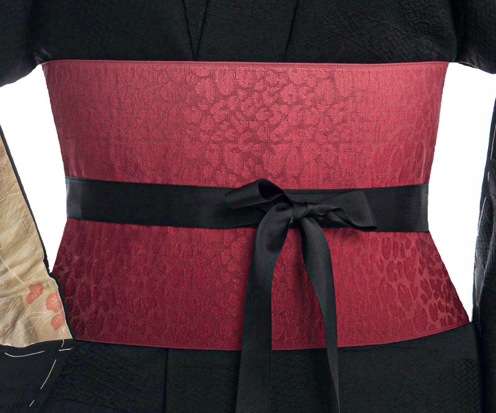 Cintura obi artigianale color rubino con elegante motivo di petali e nastro nero