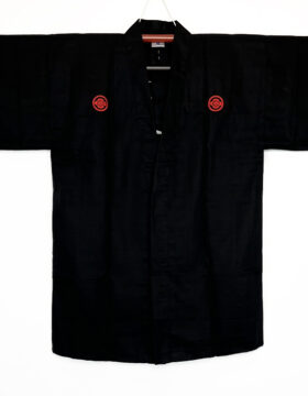 Yukata corto nero con ideogramma del Samurai e due stemmi di famiglia del Mokko