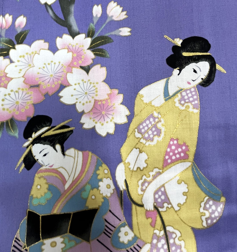 Yukata corto viola con elegante motivo di fiori di ciliegio e geisha - immagine 3