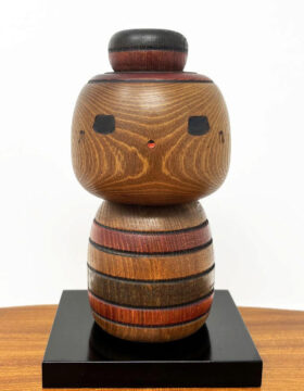 Rara kokeshi vintage da collezione "Matsuri no ko" - "Ragazzo della Festa" di Yamanaka Sanpei con base