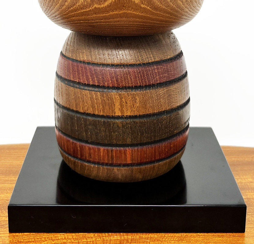 Rara kokeshi vintage da collezione "Matsuri no ko" - "Ragazzo della Festa" di Yamanaka Sanpei con base - immagine 6