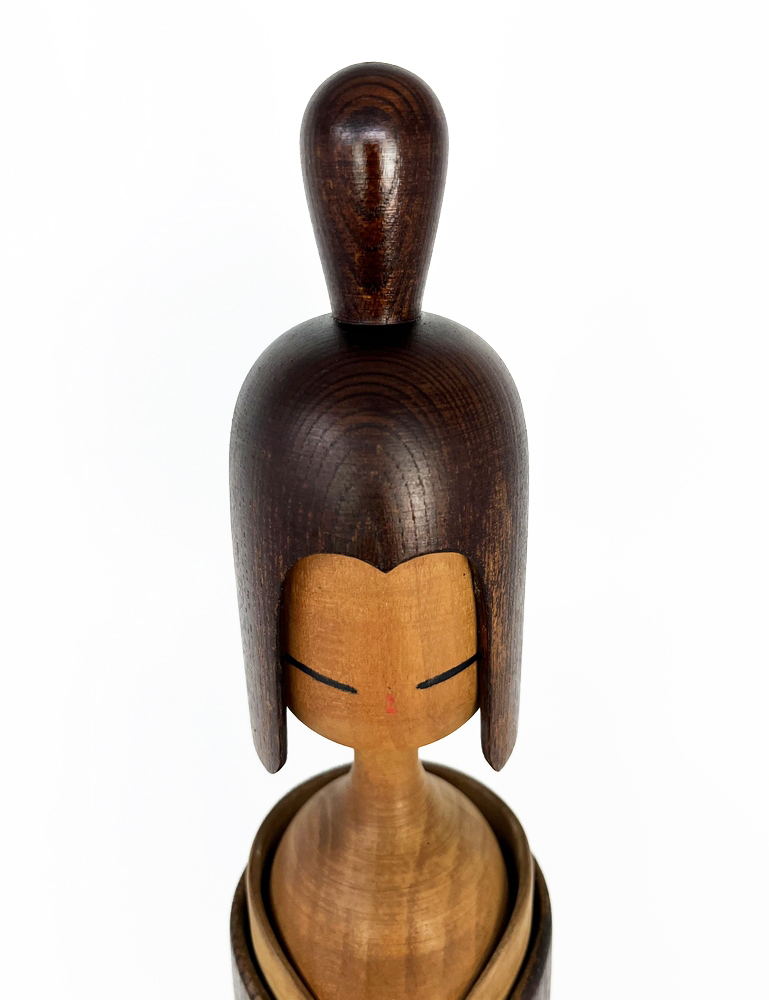 Rara e imponente kokeshi vintage da collezione "Hatsune" di Shido Shozan (51 cm) - immagine 10