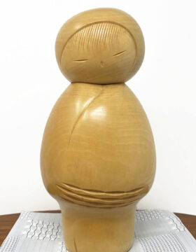 Rara kokeshi vintage da collezione "Yukibōzu" - "Ragazzo delle nevi" di Watanabe Masao (27 cm)