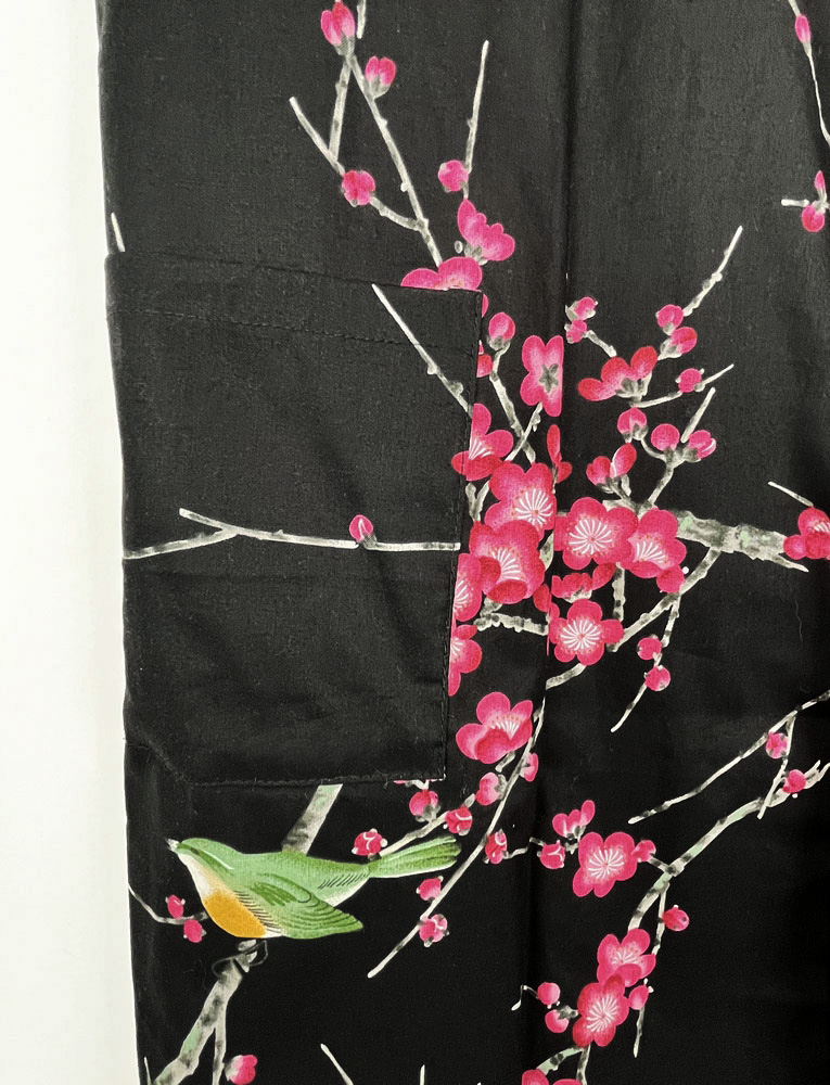 Yukata corto nero con raffinato motivo di passero su pruno in fiore - immagine 8