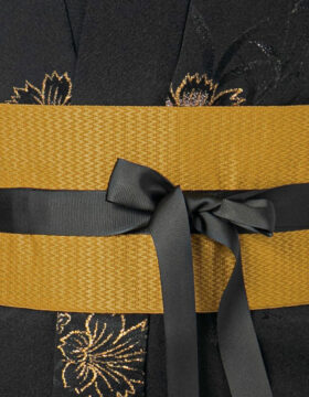 Cintura obi artigianale color oro con elegante motivo operato e nastro nero