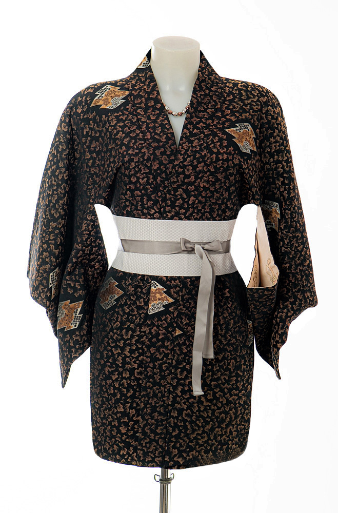 Haori Kimono appartenente al primo 900 con pregiato motivo astratto luminoso e cangiante