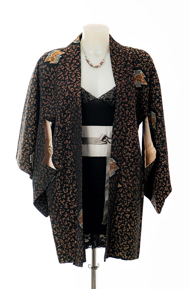 Haori Kimono appartenente al primo 900 con pregiato motivo astratto luminoso e cangiante - immagine 5