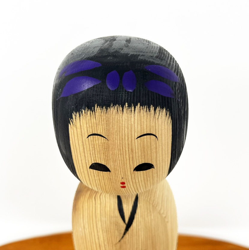 Raffinata kokeshi vintage in legno di cedro di Matagoro Yashima (30,5 cm) - immagine 9