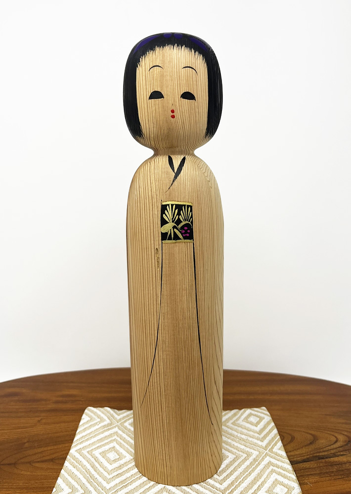 Raffinata kokeshi vintage in legno di cedro di Matagoro Yashima (30,5 cm) - immagine 6
