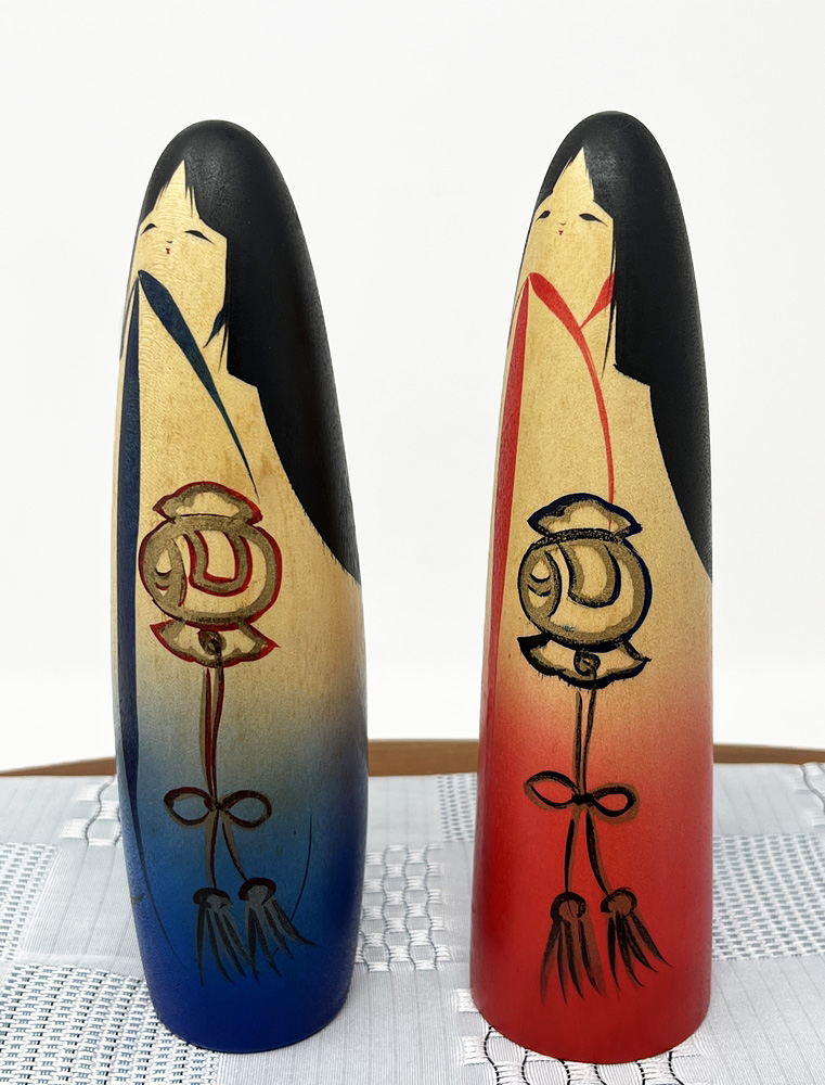 Raro Set di kokeshi vintage "Okuni" del santuario Izumo di Nobuyoshi Matsutani - immagine 2