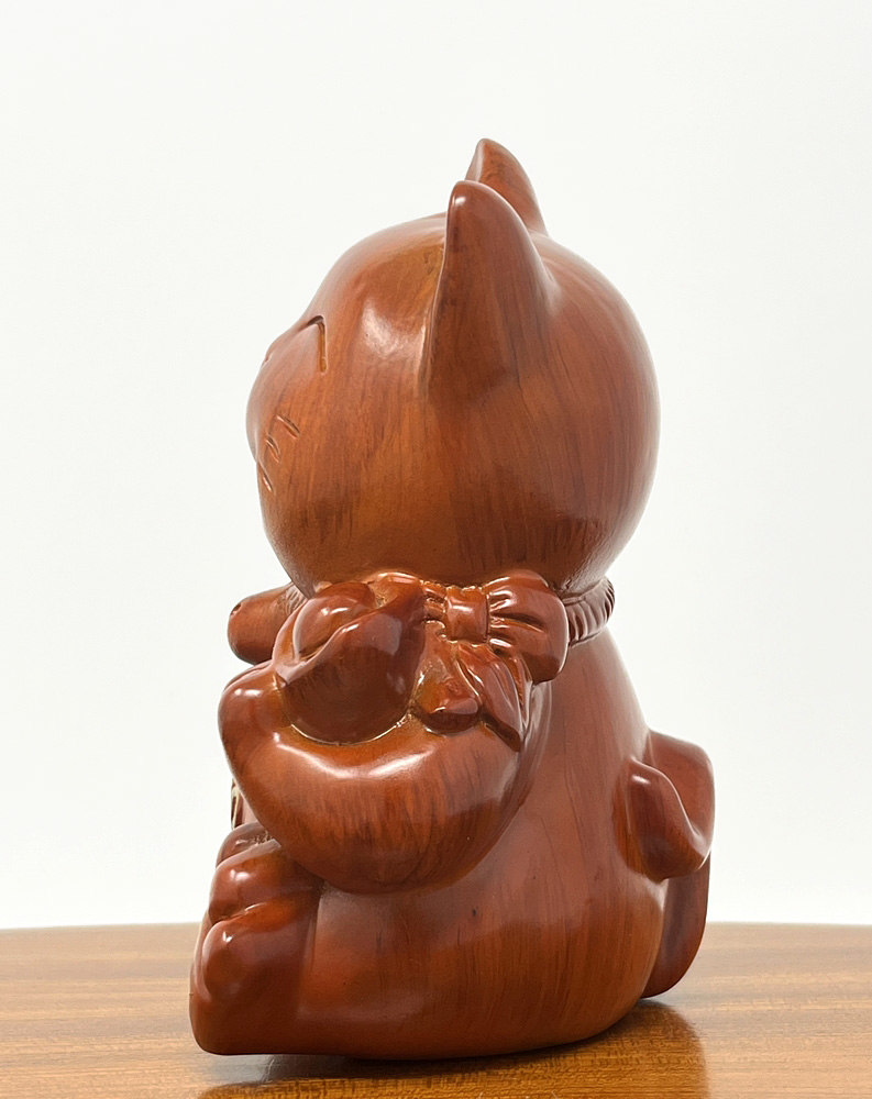 "Maneki Neko" - "Gatto della Fortuna" scolpito in legno di mela cotogna (15 cm) - immagine 3