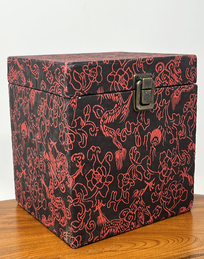 "Maneki Neko" - "Gatto della Fortuna" scolpito in legno di mela cotogna (15 cm) - immagine 11