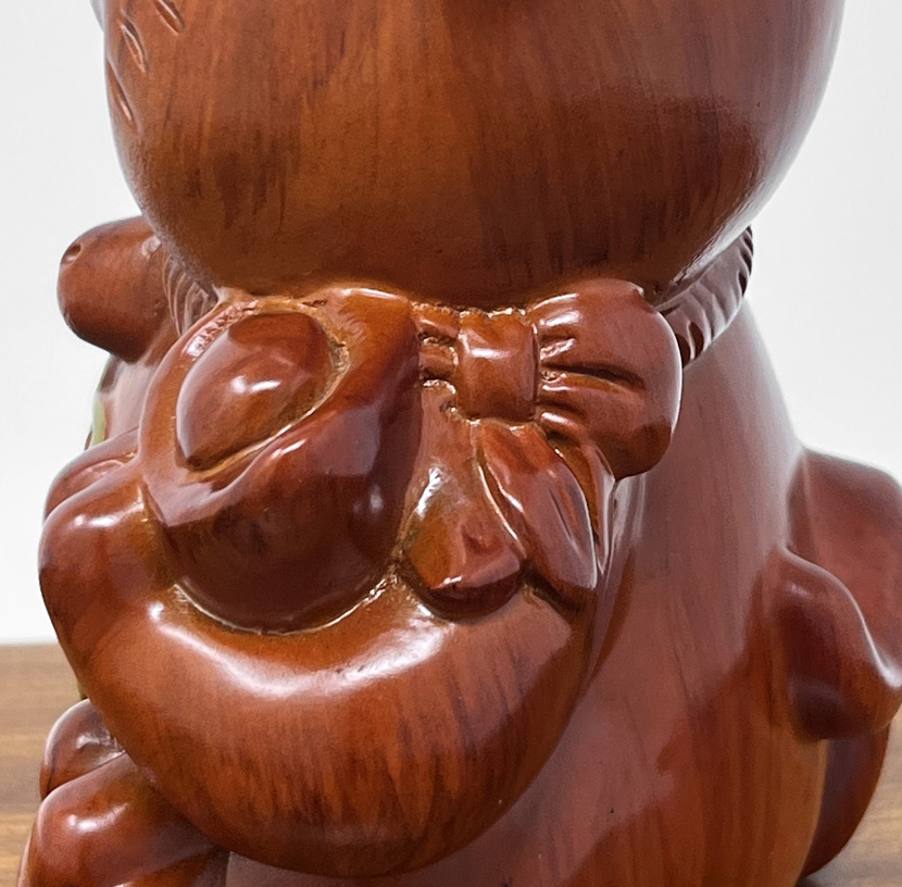 "Maneki Neko" - "Gatto della Fortuna" scolpito in legno di mela cotogna (15 cm) - immagine 4