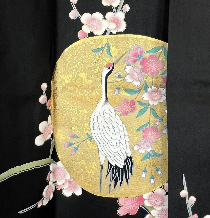 Yukata nero con elegante motivo di gru e ventagli - immagine 11