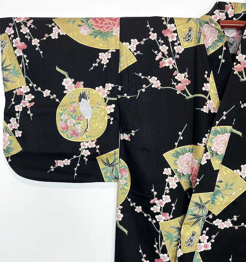Yukata nero con elegante motivo di gru e ventagli - immagine 2