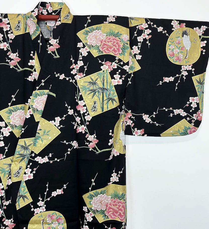 Yukata nero con elegante motivo di gru e ventagli - immagine 3