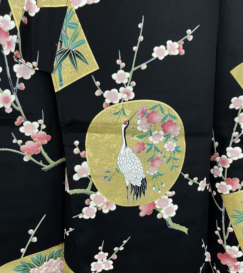 Yukata nero con elegante motivo di gru e ventagli - immagine 5