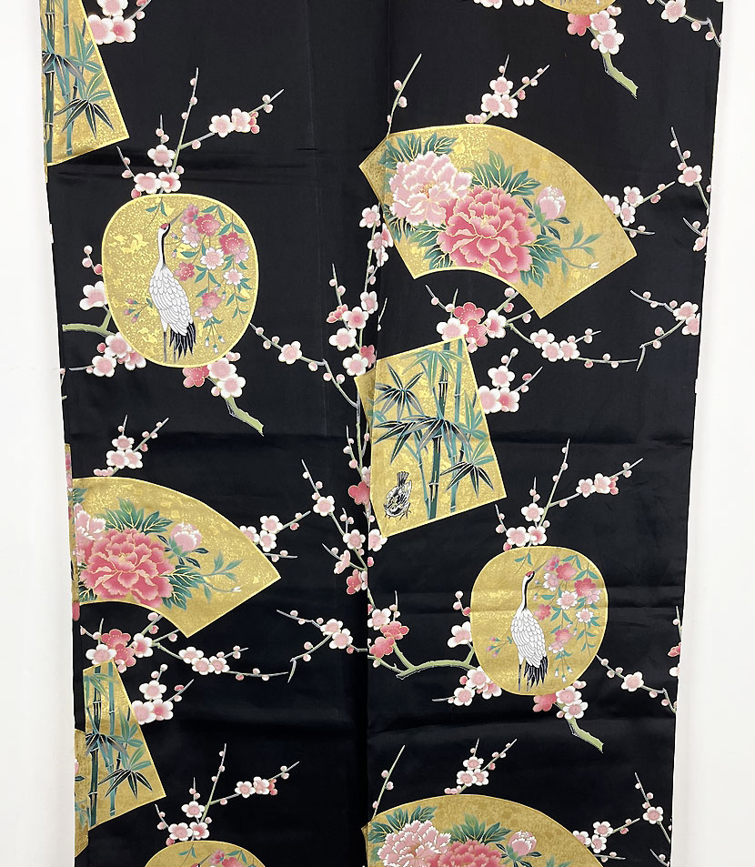 Yukata nero con elegante motivo di gru e ventagli - immagine 8