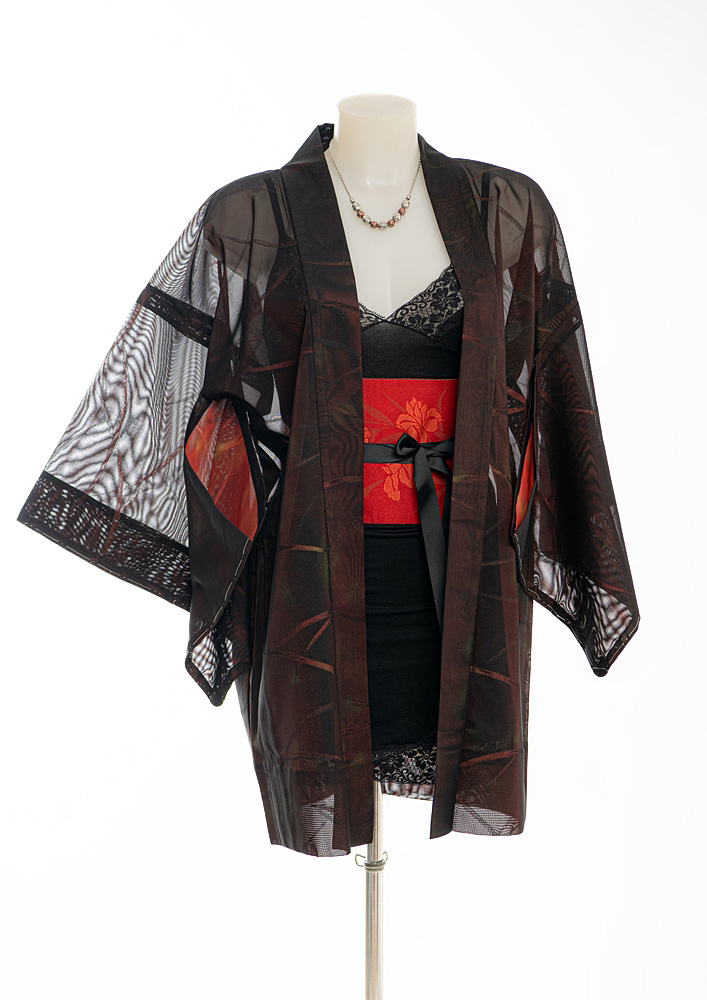 Haori Kimono nero semitrasparente con elegante motivo rosso cangiante - immagine 2