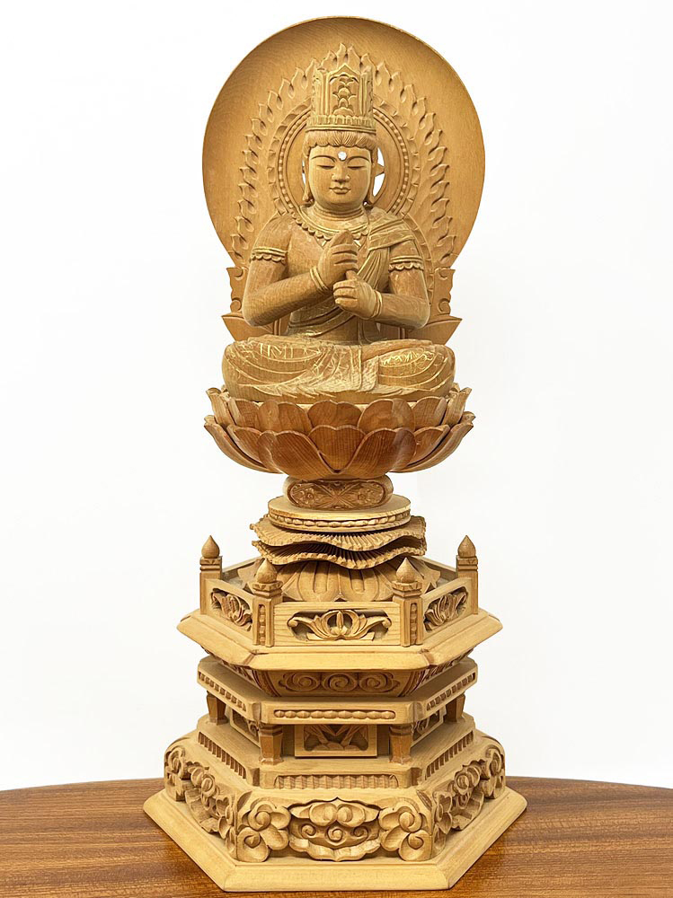 Statua di Buddha Dainichi Nyorai seduto su piedistallo esagonale (27,5 cm)