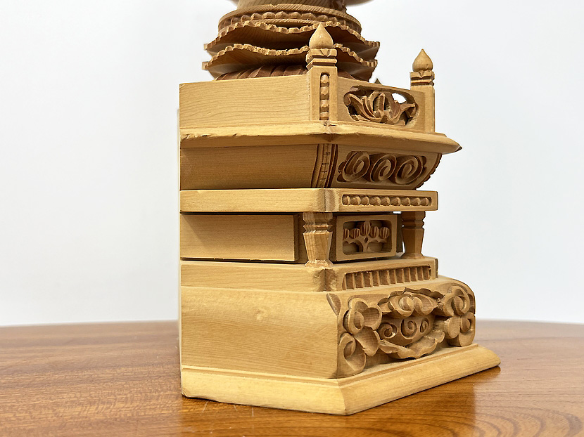 Statua di Buddha Dainichi Nyorai seduto su piedistallo esagonale (27,5 cm) - immagine 15