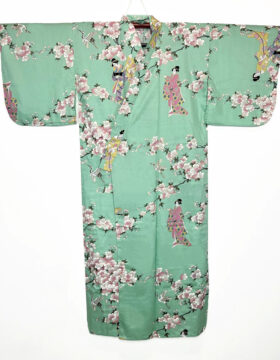 Yukata acquamarina con elegante motivo di fiori di ciliegio e geisha