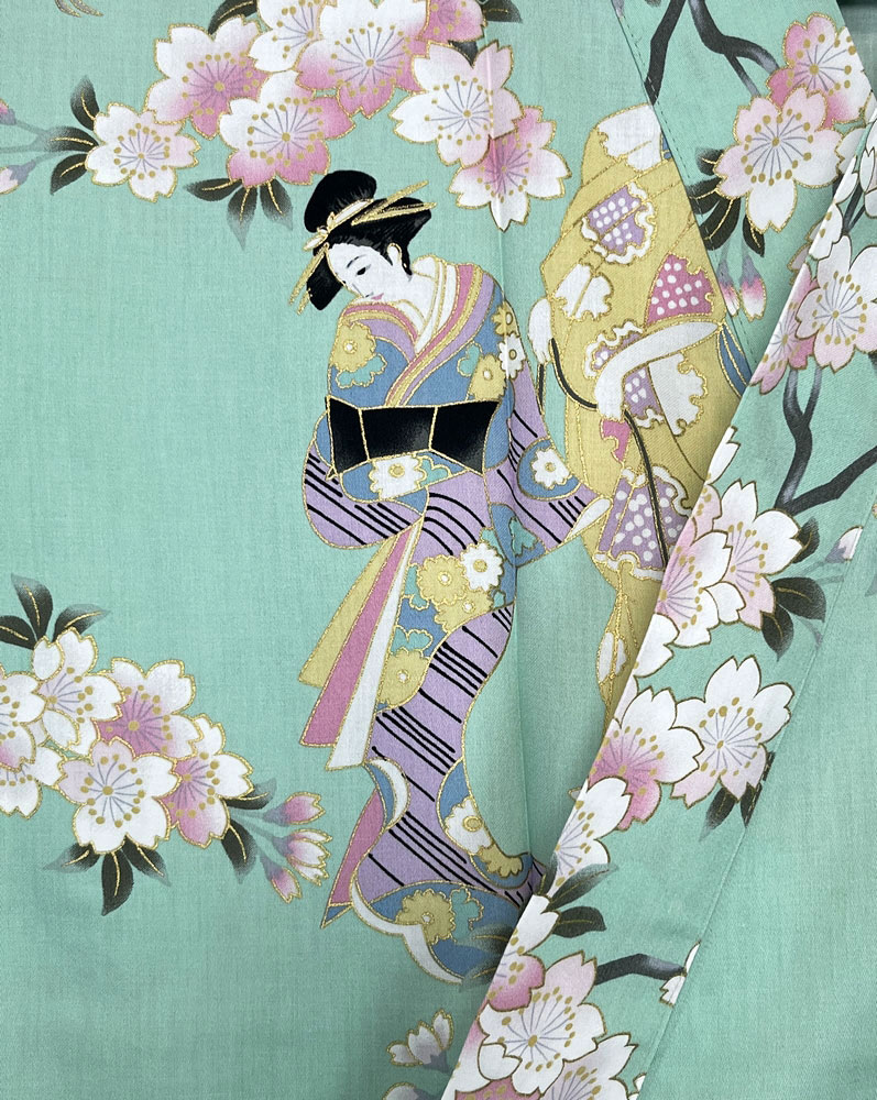 Yukata acquamarina con elegante motivo di fiori di ciliegio e geisha - immagine 4