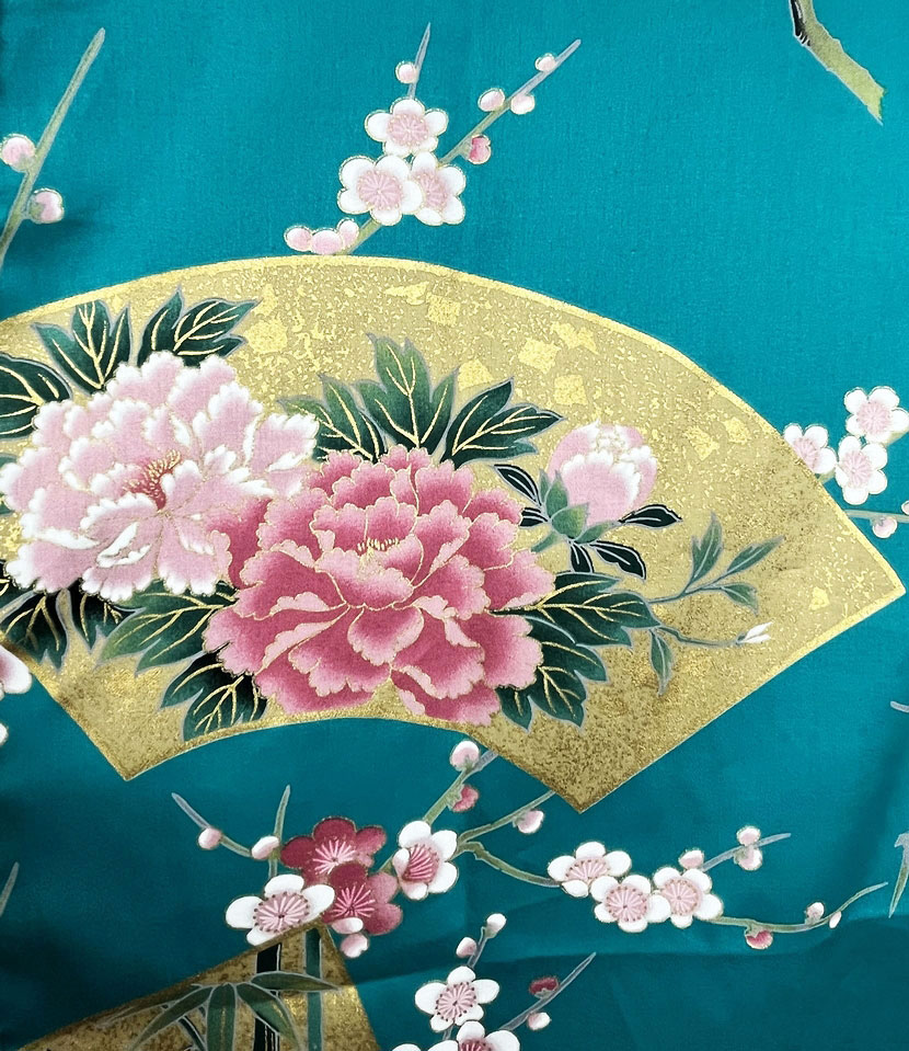 Yukata turchese con elegante motivo di gru e ventagli - immagine 11