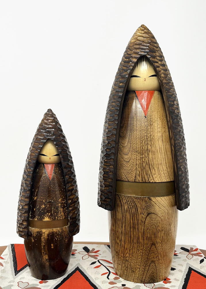 Esclusiva coppia di kokeshi vintage "Yamazato" - "Villaggio di Montagna" di Shido Shozan (31 cm)