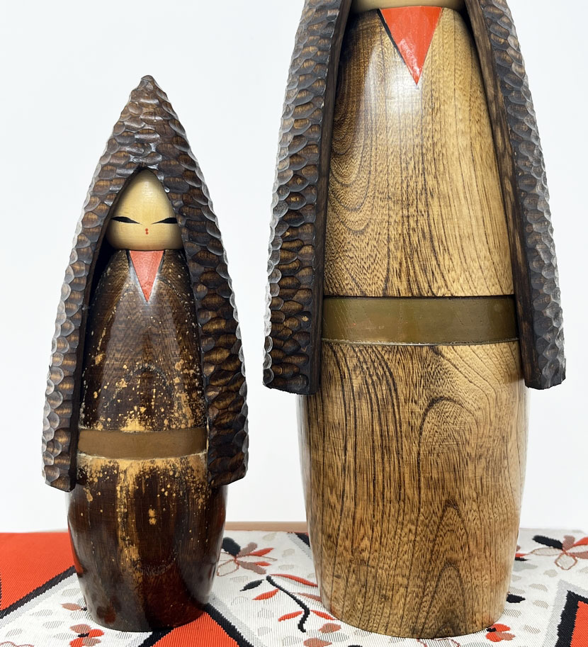 Esclusiva coppia di kokeshi vintage "Yamazato" - "Villaggio di Montagna" di Shido Shozan (31 cm) - immagine 6