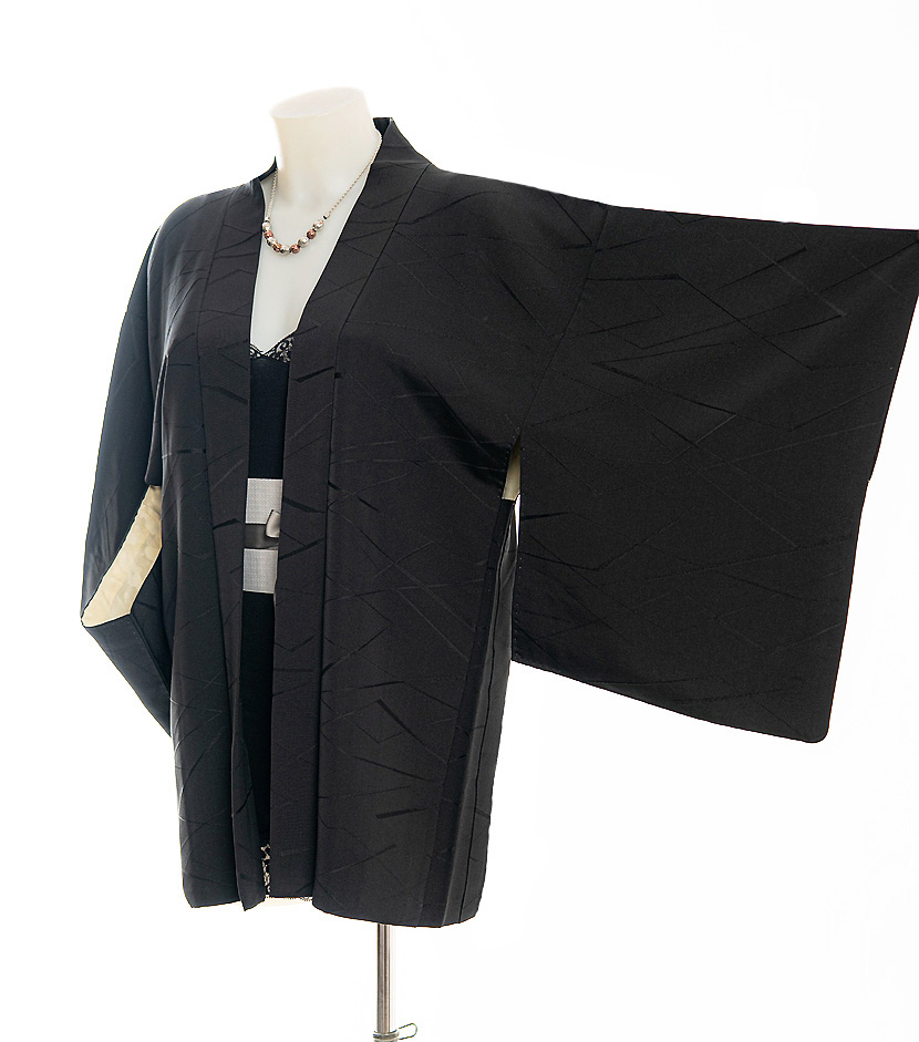 Haori Kimono nero con elegante motivo astratto - immagine 2