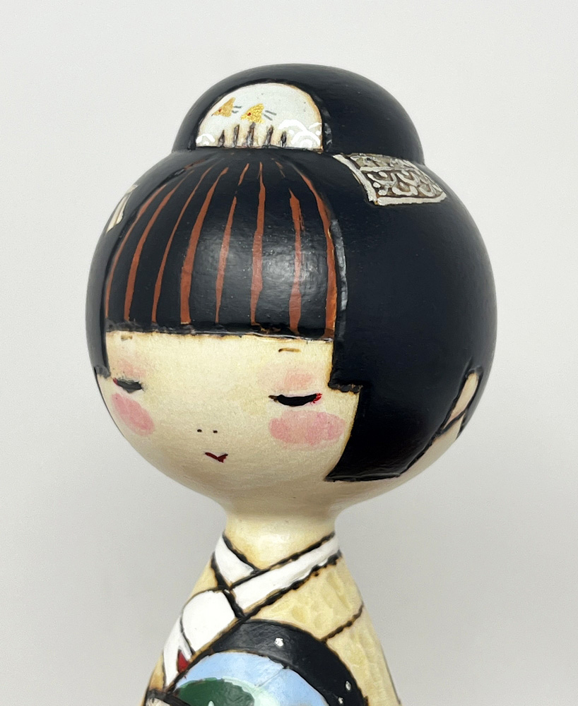 Esclusiva kokeshi "Suzuhime" - "Principessa della brezza di mare" di Oki Izumi - Pezzo unico - immagine 13