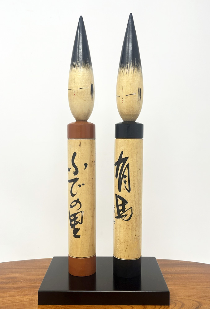 Rara coppia di kokeshi vintage "Pennelli da calligrafia" con base di Shido Shozan - immagine 2