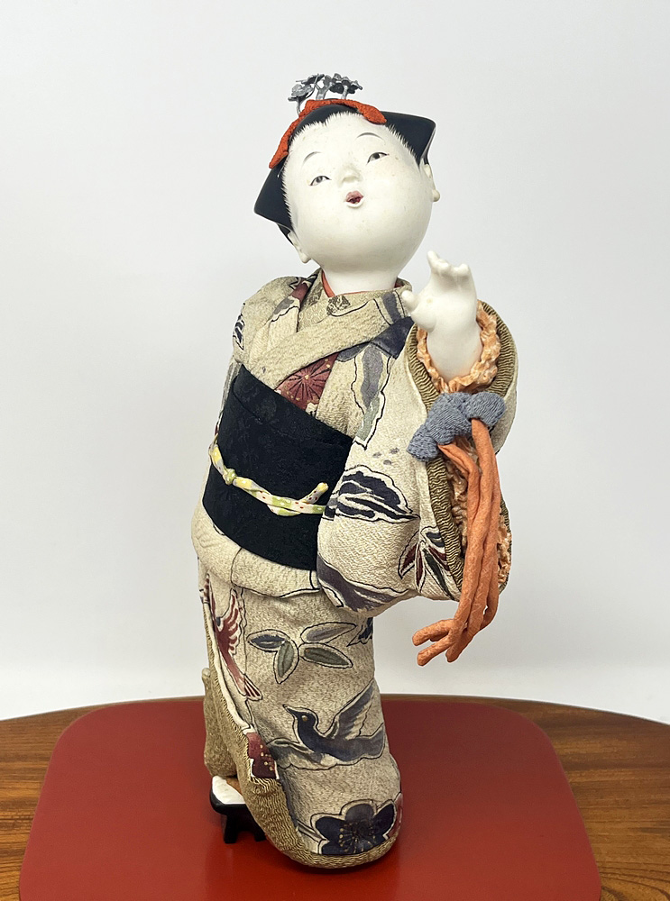 Straordinaria Bambola "Kamuro" - “Giovane Apprendista Oiran” di Okamoto Gyokusui con scatola di legno - immagine 2