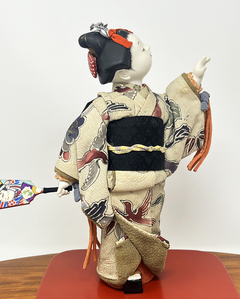 Straordinaria Bambola "Kamuro" - “Giovane Apprendista Oiran” di Okamoto Gyokusui con scatola di legno - immagine 6
