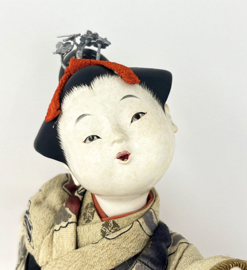 Straordinaria Bambola "Kamuro" - “Giovane Apprendista Oiran” di Okamoto Gyokusui con scatola di legno - immagine 7