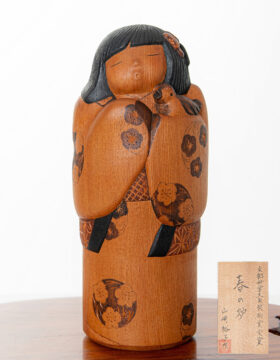 Straordinaria kokeshi "Haru no ro" - "Calore di Primavera" di Yuko Yamazaki (35 cm)