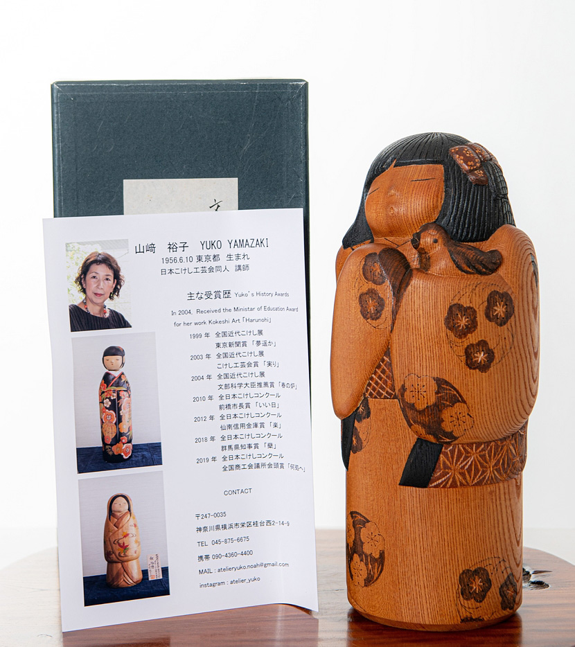 Straordinaria kokeshi "Haru no ro" - "Calore di Primavera" di Yuko Yamazaki (35 cm) - immagine 17