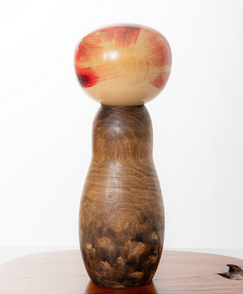 Maestosa kokeshi vintage “Kantsubaki” – “Camelia d’inverno” di Watanabe Masao (41,5 cm) - immagine 3