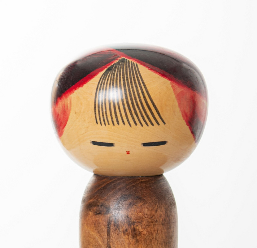 Maestosa kokeshi vintage “Kantsubaki” – “Camelia d’inverno” di Watanabe Masao (41,5 cm) - immagine 5