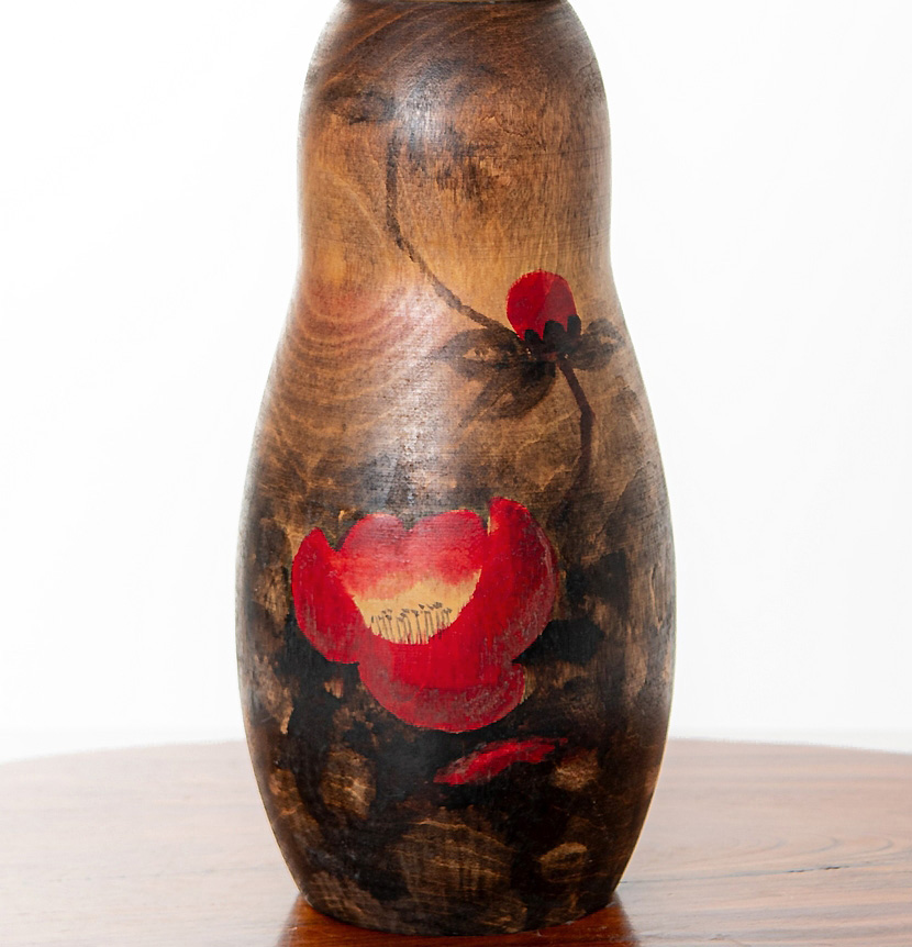 Maestosa kokeshi vintage “Kantsubaki” – “Camelia d’inverno” di Watanabe Masao (41,5 cm) - immagine 6