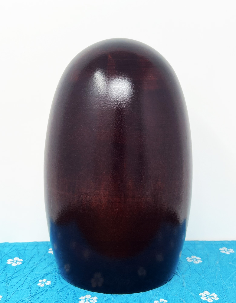 Rara Kokeshi vintage con eleganti fiori di ciliegio di Chie Tamura - immagine 3