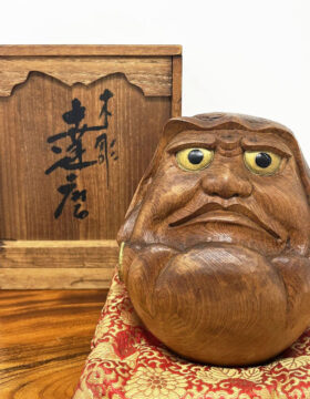 Raro e pregiato Daruma vintage di Iwasaki Ippo – Arte scultorea di Inami, con confezione originale in legno